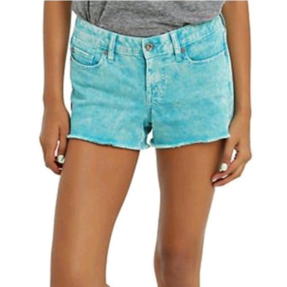 Lovesick ✦ Skull Rivet Shorts 0 ✦ Turquoise Acid Wash Raw Hem Low Rise Alt-Core - Picture 2 of 12